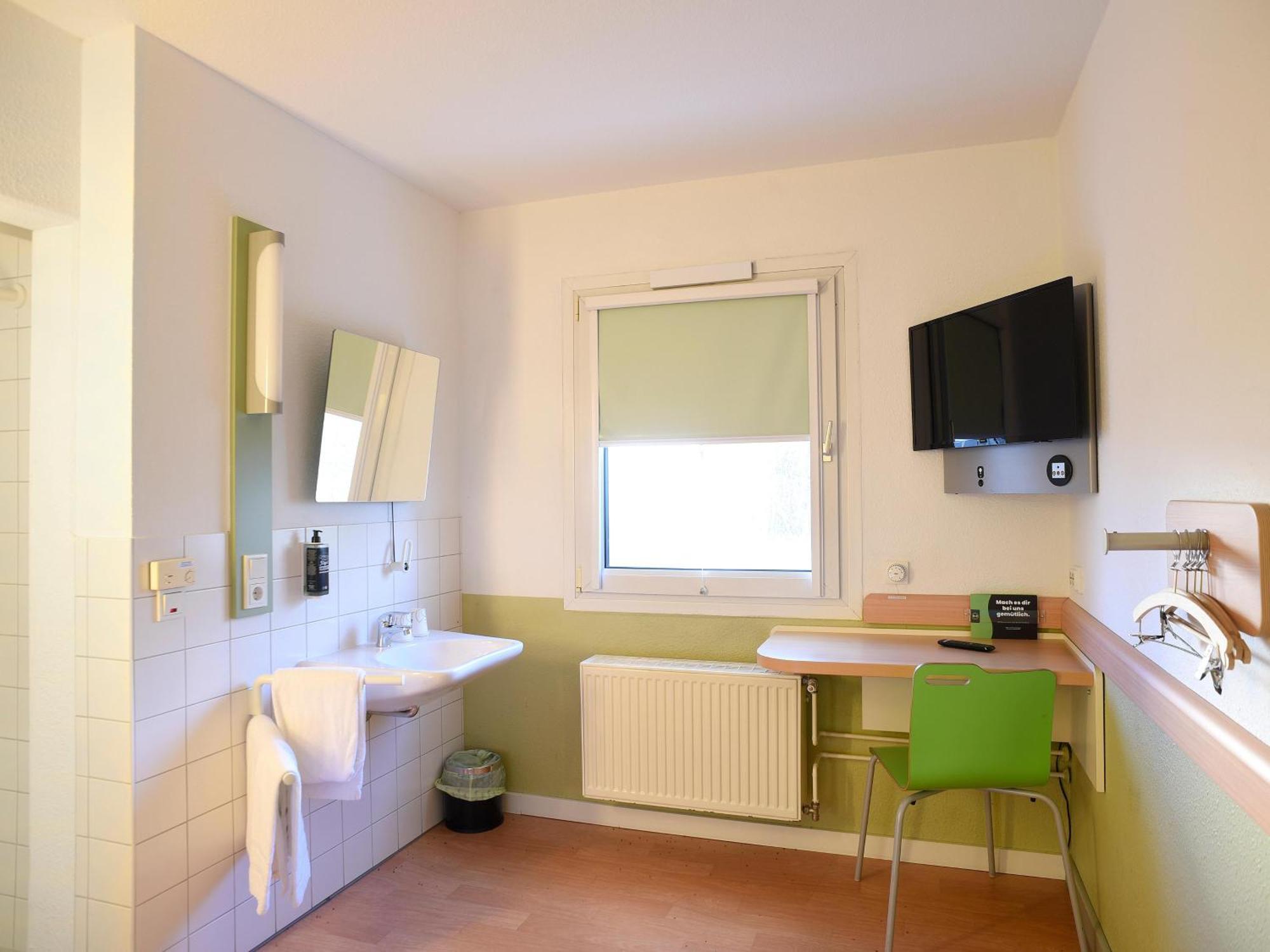 B&B Hotel Rostock-Broderstorf Buitenkant foto
