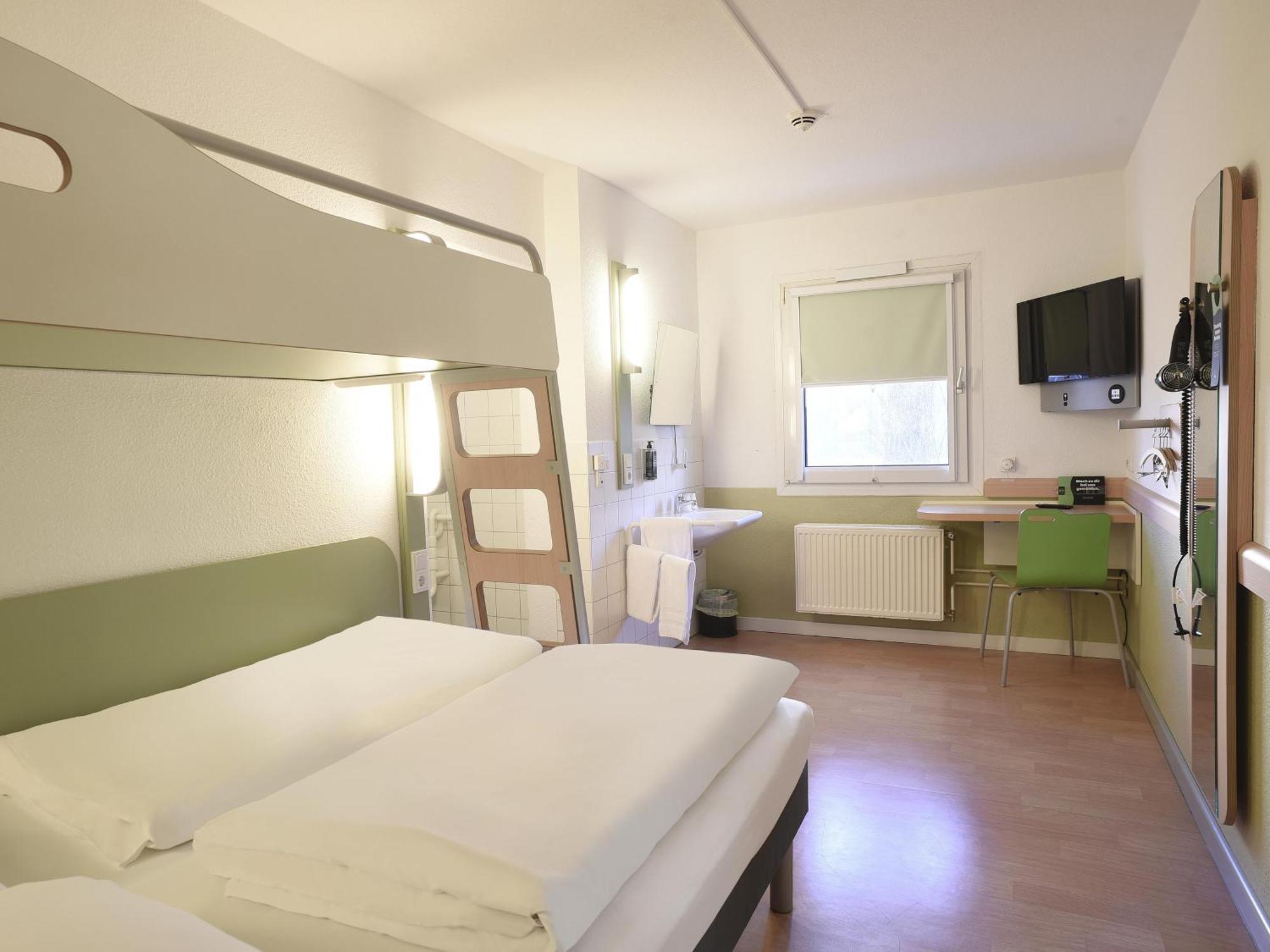 B&B Hotel Rostock-Broderstorf Buitenkant foto