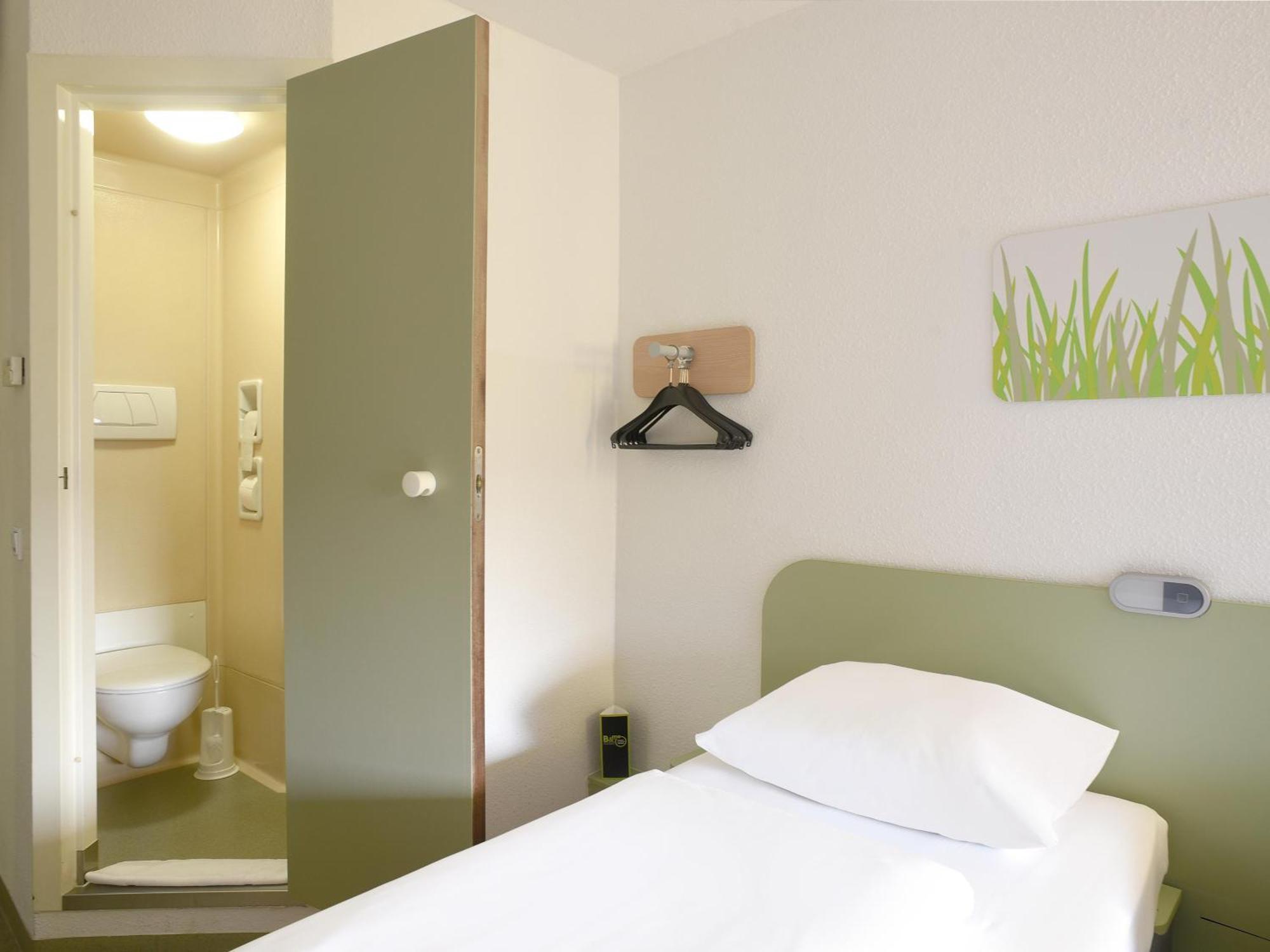 B&B Hotel Rostock-Broderstorf Buitenkant foto