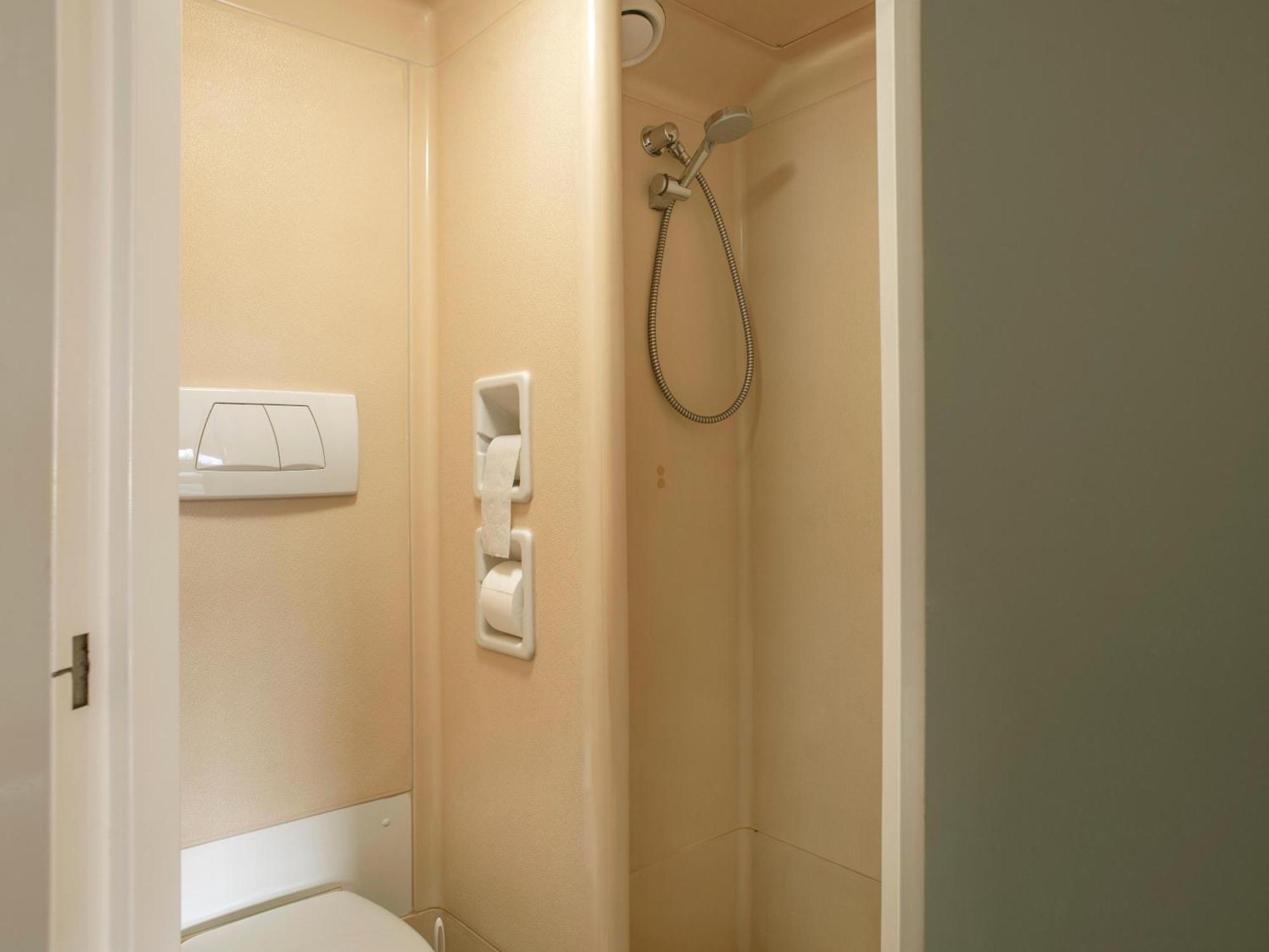 B&B Hotel Rostock-Broderstorf Buitenkant foto